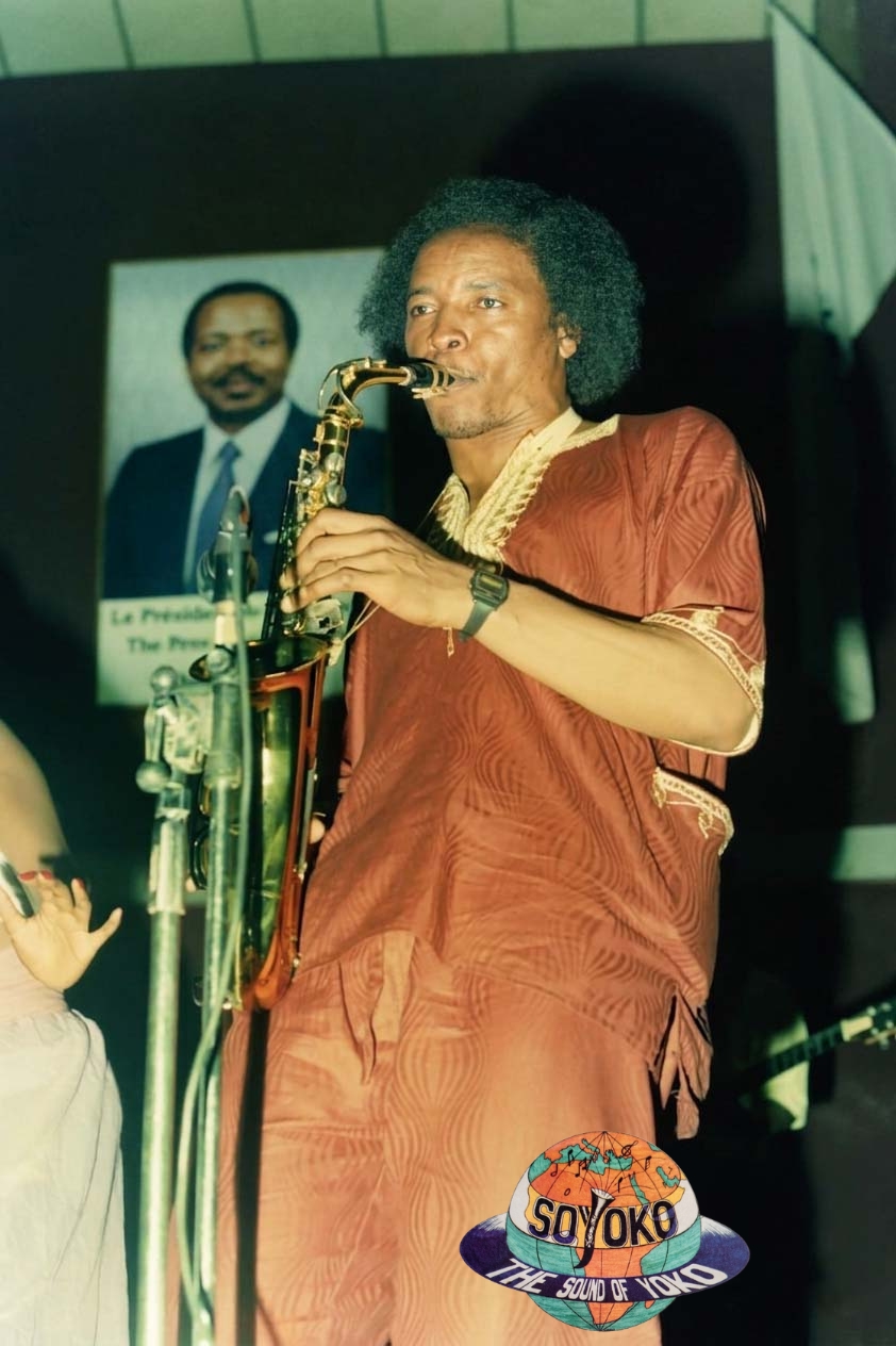 Nkembe Pesauk au saxophone